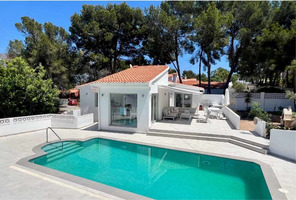 Villa Elisa Moraira overview terrace and pool